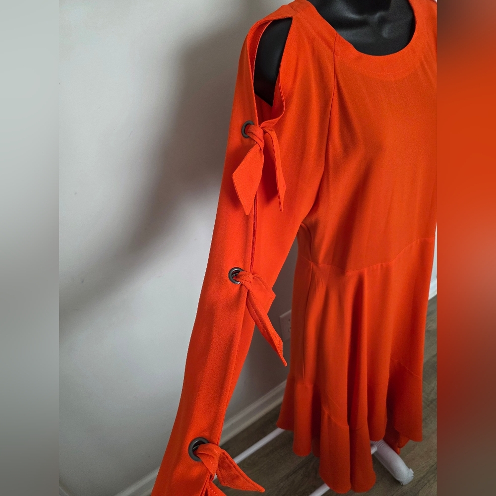 BCBGMAXAZRIA Satin Back Long Sleeve Crepe Dress Women's Size 6 (Tangier) - Picture 2 of 4